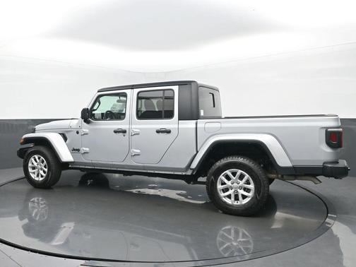 2023 Jeep Gladiator Sport