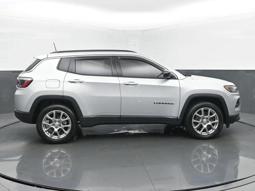 2024 Jeep Compass Latitude Lux