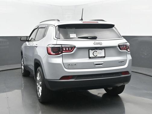 2024 Jeep Compass Latitude Lux