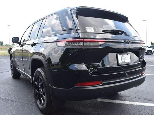 2024 Jeep Grand Cherokee Laredo