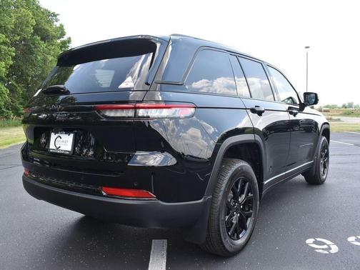 2024 Jeep Grand Cherokee Laredo