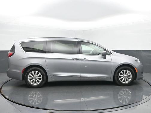 2018 Chrysler Pacifica Touring-L Plus