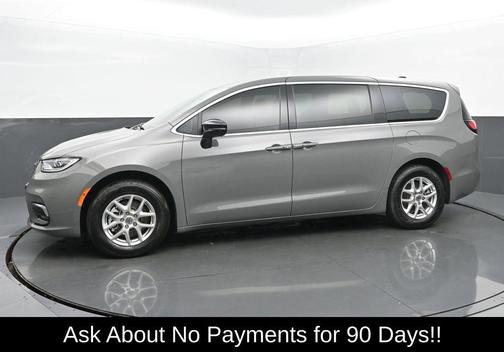2025 Chrysler Pacifica Select