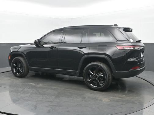 Diamond Black 2023 Jeep Grand Cherokee Altitude