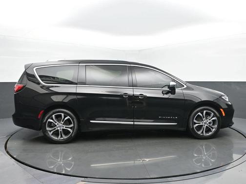 2025 Chrysler Pacifica Pinnacle