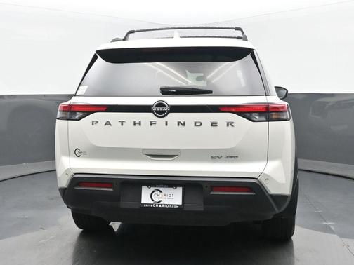 2023 Nissan Pathfinder SV