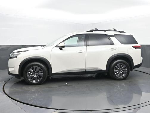 2023 Nissan Pathfinder SV