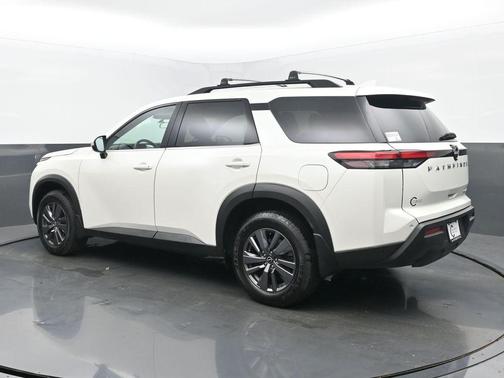 2023 Nissan Pathfinder SV
