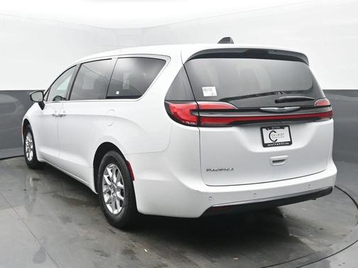 2024 Chrysler Pacifica Touring-L