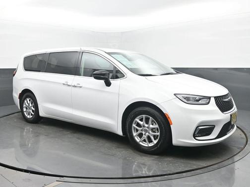 2024 Chrysler Pacifica Touring-L
