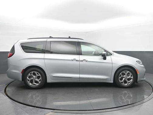 Silver Mist Clearcoat 2023 Chrysler Pacifica Limited