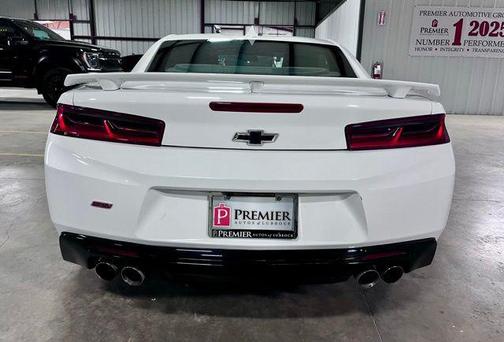 Summit White 2017 Chevrolet Camaro 1SS
