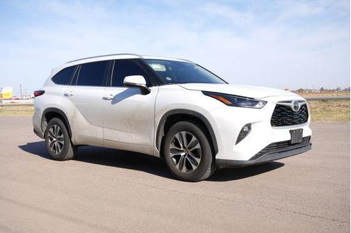 Wind Chill Pearl 2023 Toyota Highlander XLE