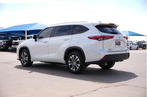 Wind Chill Pearl 2023 Toyota Highlander XLE