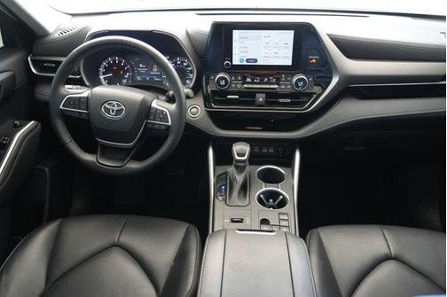 Wind Chill Pearl 2023 Toyota Highlander XLE