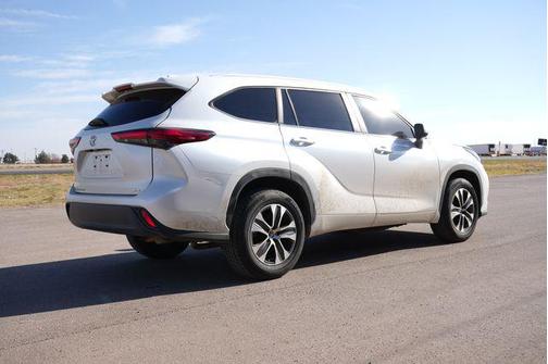Wind Chill Pearl 2023 Toyota Highlander XLE