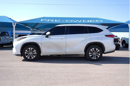 Wind Chill Pearl 2023 Toyota Highlander XLE