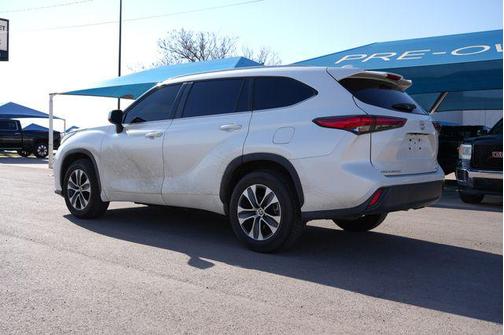 Wind Chill Pearl 2023 Toyota Highlander XLE