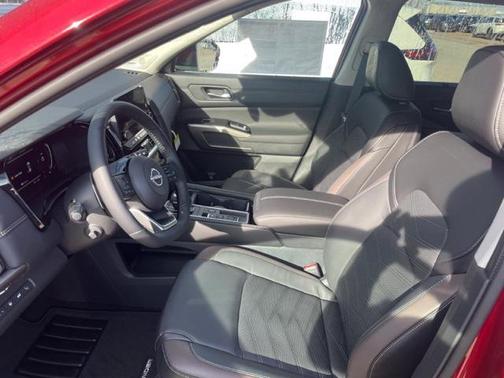 2024 Nissan Pathfinder Platinum FWD