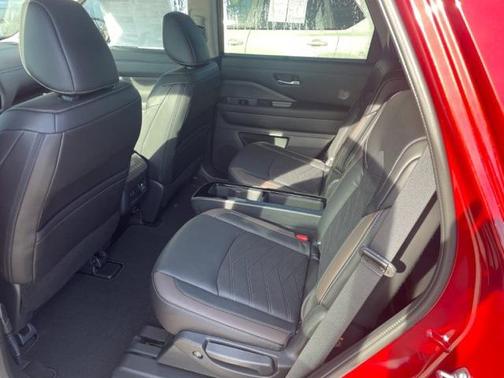 2024 Nissan Pathfinder Platinum FWD