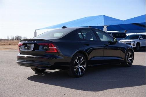 2024 Volvo S60 B5 Plus Dark Theme