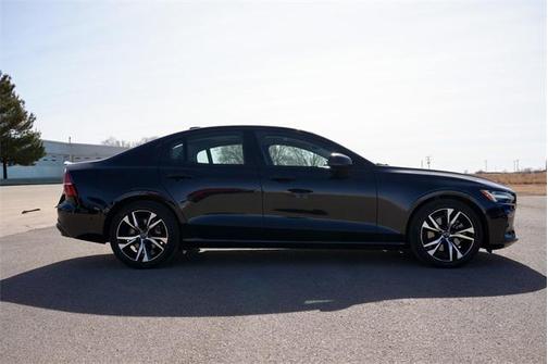 2024 Volvo S60 B5 Plus Dark Theme