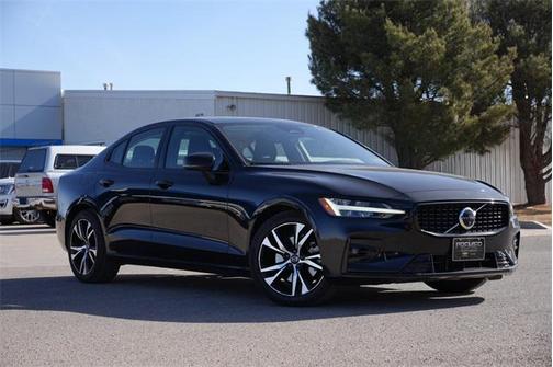2024 Volvo S60 B5 Plus Dark Theme