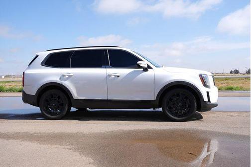 Glacial White Pearl 2022 Kia Telluride SX