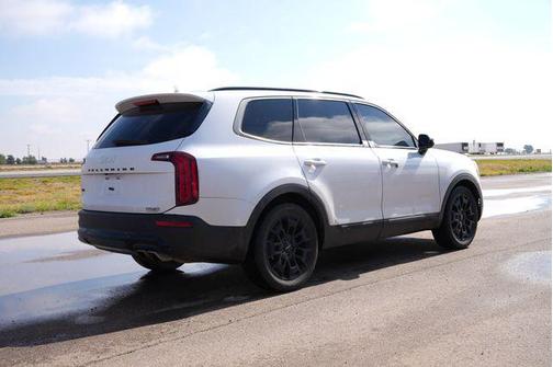 Glacial White Pearl 2022 Kia Telluride SX