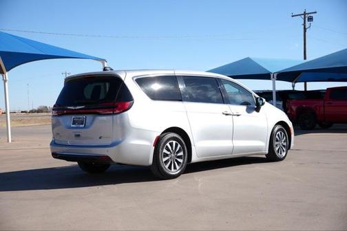 2023 Chrysler Pacifica Hybrid Touring L
