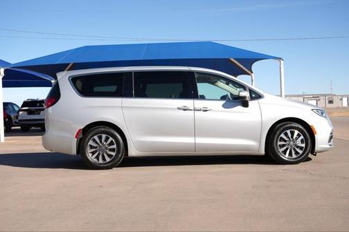 2023 Chrysler Pacifica Hybrid Touring L