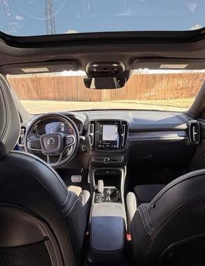 2021 Volvo XC40 T5 R-Design