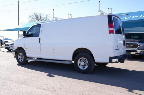 Summit White 2022 Chevrolet Express 2500 RWD 2500 Regular Wheelbase WT