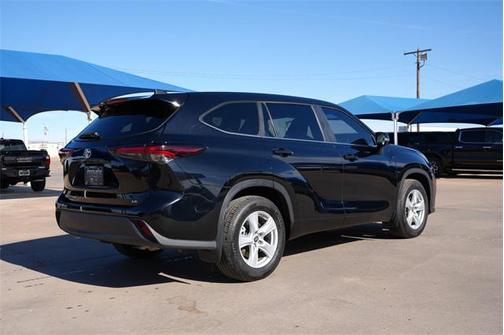 2024 Toyota Highlander LE