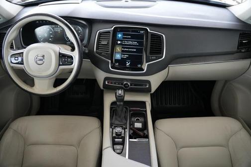 2020 Volvo XC90 T5 Momentum