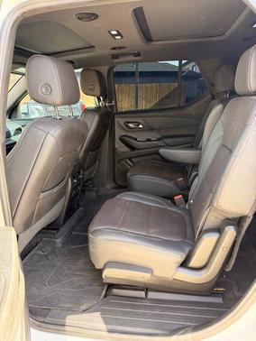 Iridescent Pearl Tricoat 2023 Chevrolet Traverse High Country