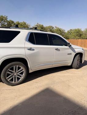 Iridescent Pearl Tricoat 2023 Chevrolet Traverse High Country
