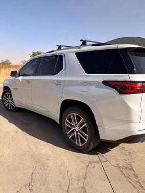Iridescent Pearl Tricoat 2023 Chevrolet Traverse High Country