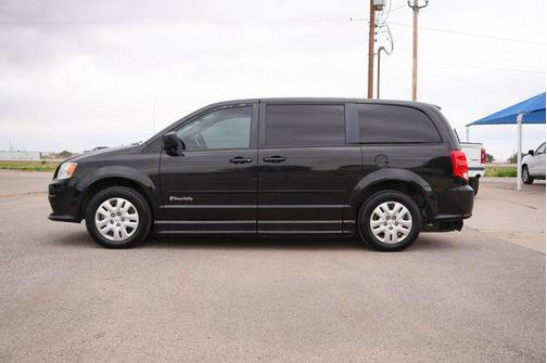 Black Onyx Crystal Pearlcoat 2017 Dodge Grand Caravan SE