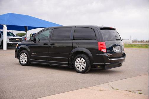 Black Onyx Crystal Pearlcoat 2017 Dodge Grand Caravan SE