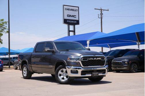 Granite Crystal Metallic Clearcoat 2025 RAM 1500 Big Horn/Lone Star