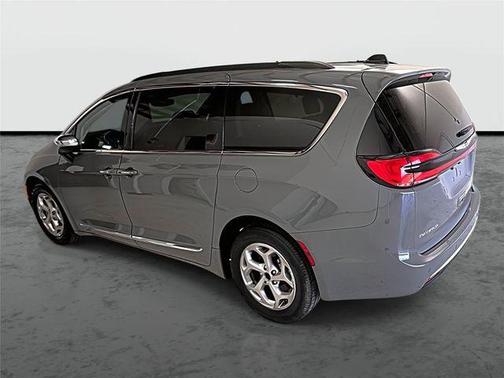 Ceramic Gray Clearcoat 2023 Chrysler Pacifica Limited
