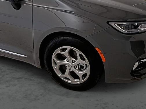 Ceramic Gray Clearcoat 2023 Chrysler Pacifica Limited