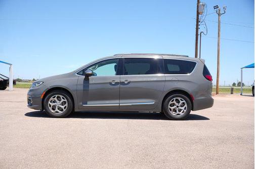 Ceramic Gray Clearcoat 2023 Chrysler Pacifica Limited