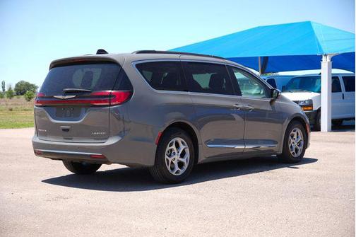 Ceramic Gray Clearcoat 2023 Chrysler Pacifica Limited