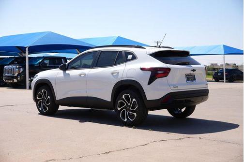 Summit White 2026 Chevrolet Trax FWD 2RS