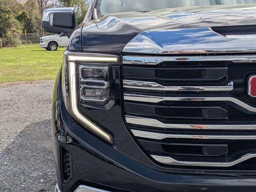 Onyx Black 2022 GMC Sierra 1500 SLT