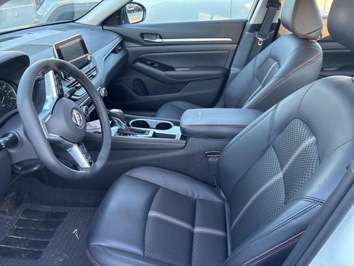 2025 Nissan Altima SR FWD