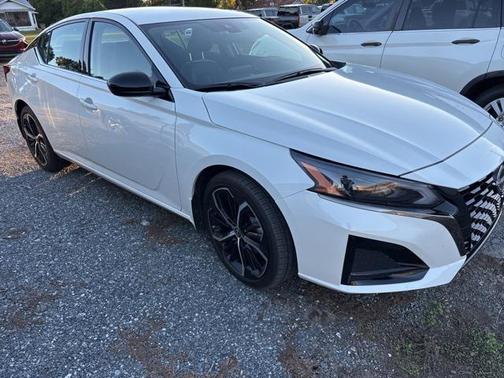 2025 Nissan Altima SR FWD