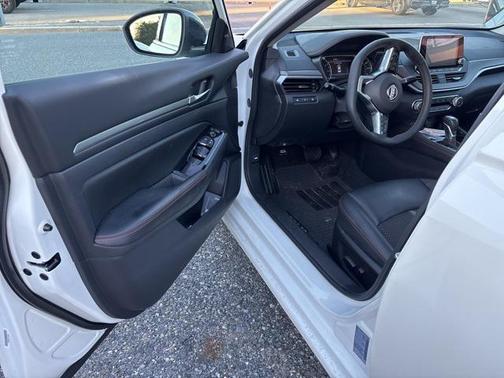 2025 Nissan Altima SR FWD